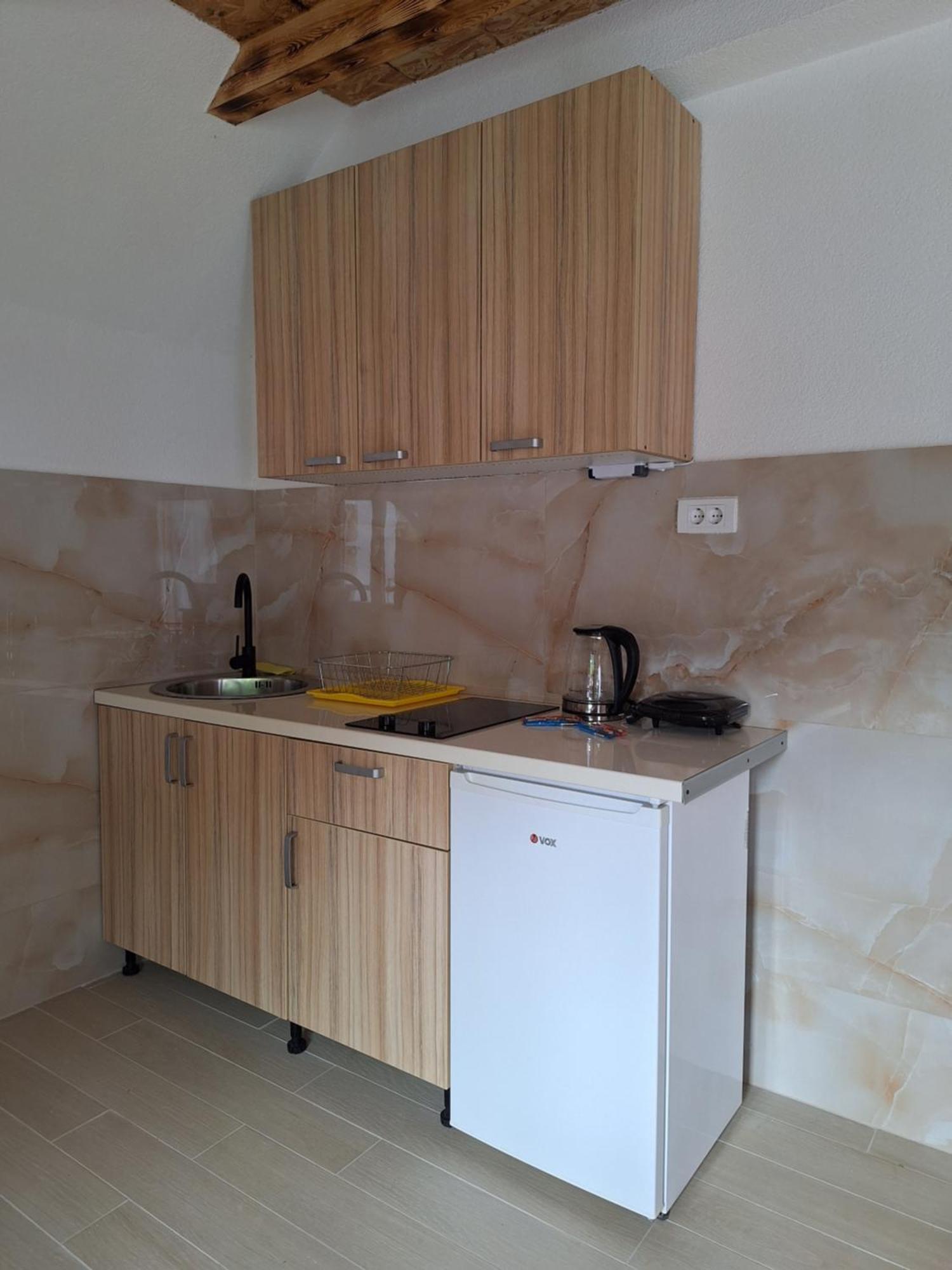 Apartmani Lena Pluzine Exterior photo