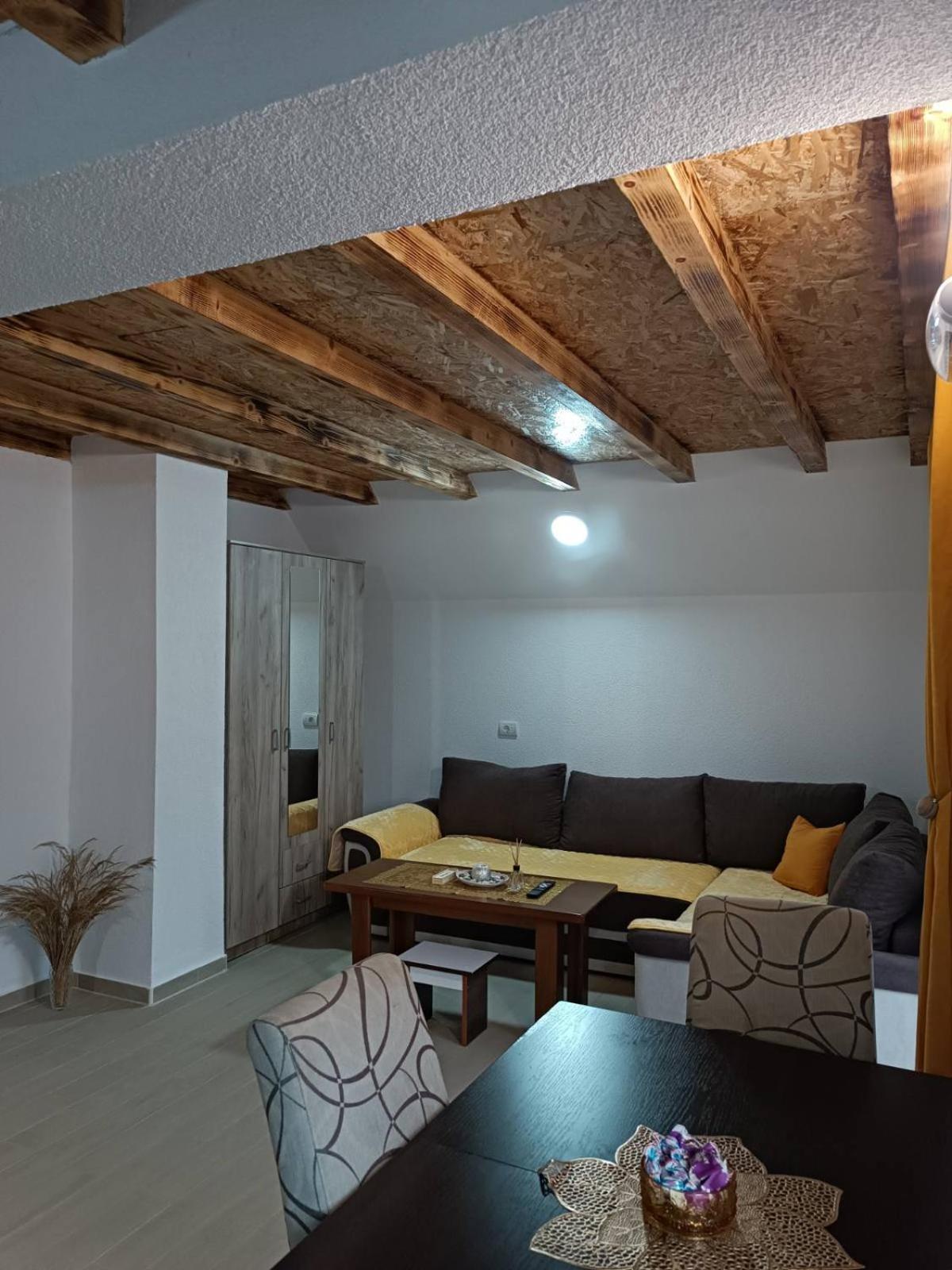Apartmani Lena Pluzine Exterior photo